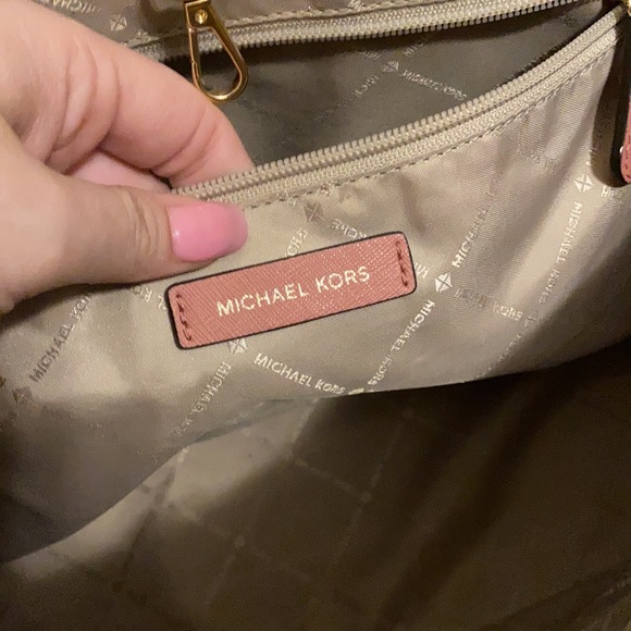 💥SALE!💥Michael Kors Saffiano Rose Jet Set Tote - Picture 5 of 5